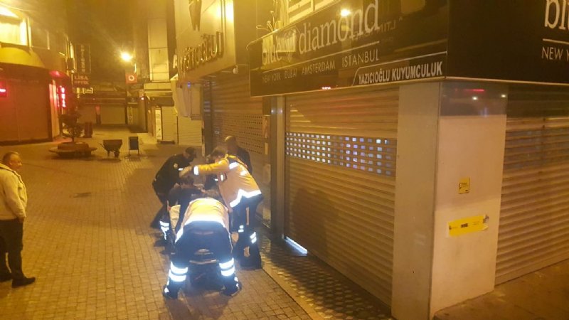 Çarşı merkezinde darp edilen kişi hastaneye kaldırıldı - 13