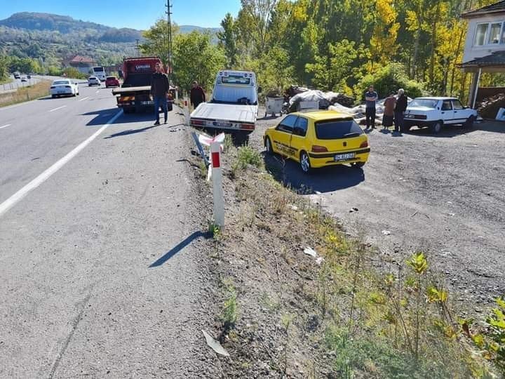 Çekici ile otomobil çarpıştı: 1 yaralı - 1