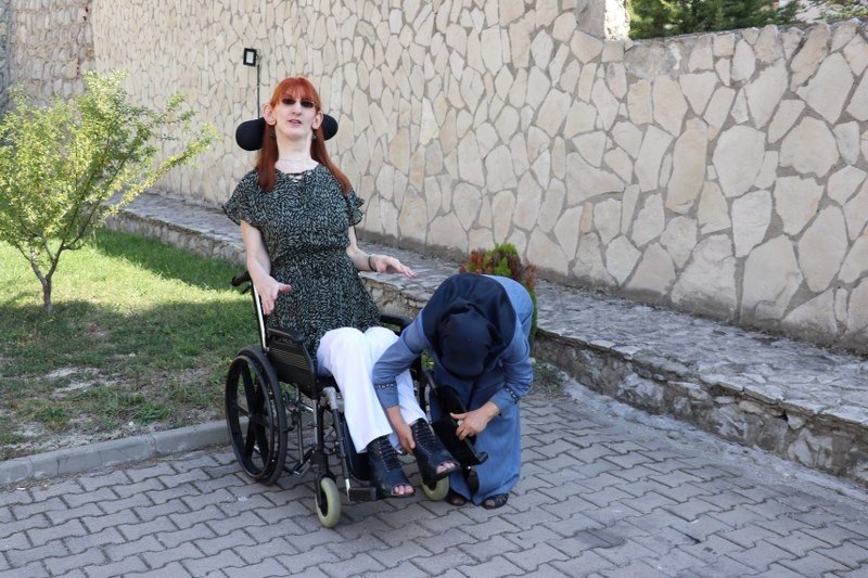 DÜNYANIN EN UZUN BOYLU KADINI KARABÜK’TE… - 1