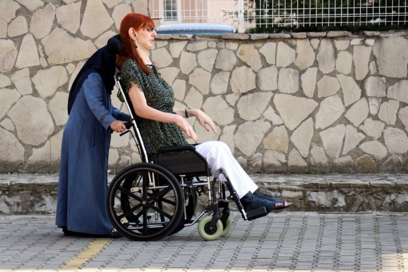 DÜNYANIN EN UZUN BOYLU KADINI KARABÜK’TE… - 13