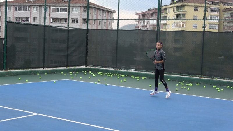  Ereğlili minik tenisçi Akbaş: ´´Hayalim Wimbledon´da oynamak´´ - 4