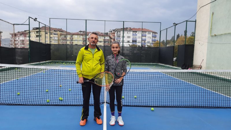 Ereğlili minik tenisçi Akbaş: ´´Hayalim Wimbledon´da oynamak´´ - 1