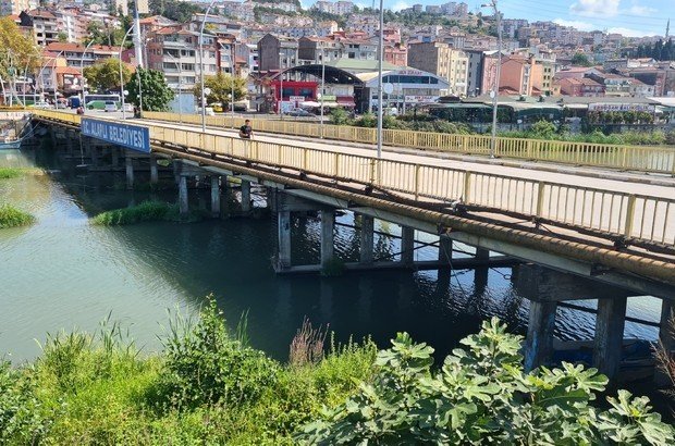 Köprüden geçen doğalgaz borusu vatandaşları tedirgin ediyor - 1