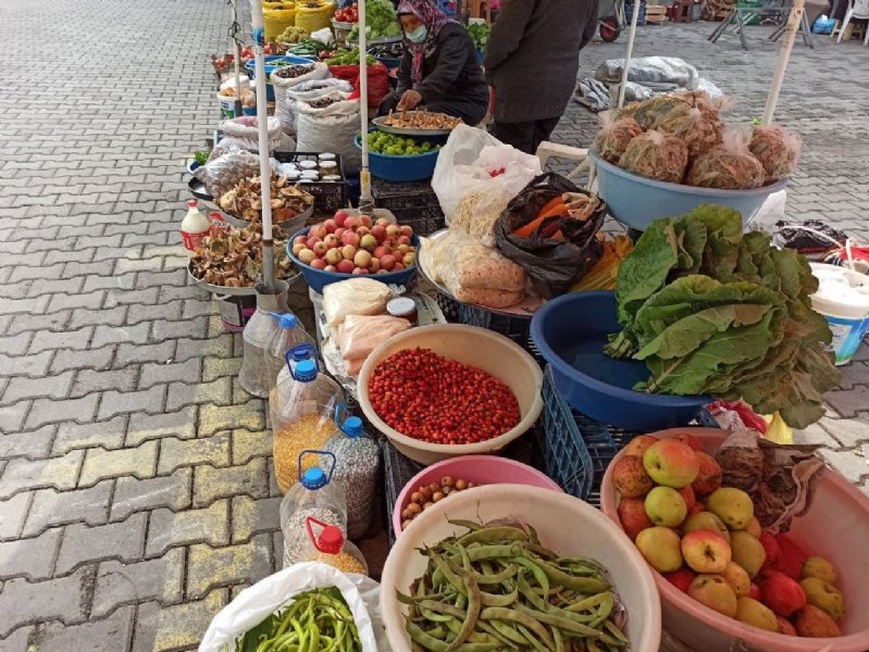 PAZAR TEZGÂHLARINDA… - 1