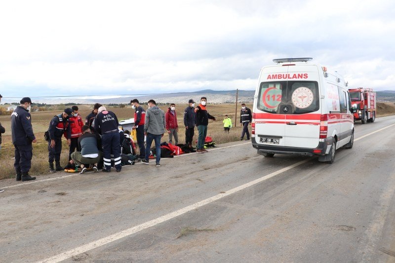 POLİS SERVİSİ DEVRİLDİ: 12 POLİS YARALANDI - 6