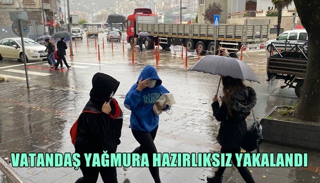 VATANDAŞ YAĞMURA HAZIRLIKSIZ YAKALANDI