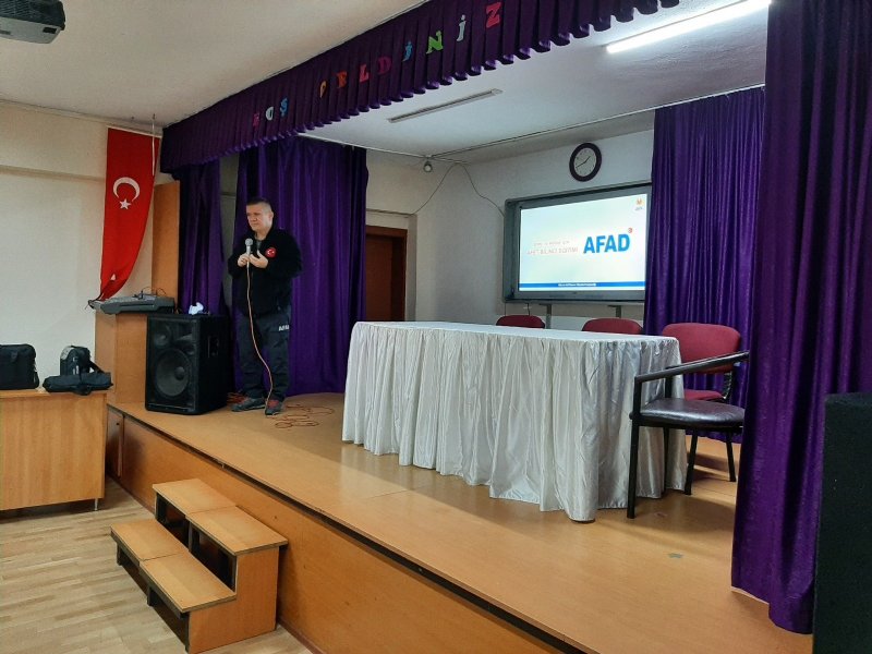 AFAD’dan Öğretmenler Günü’nde farklı etkinlik… NİMET İLKOKULUNDA AFET EĞİTİMİ - 10