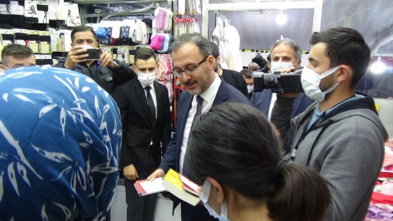 BAKAN, EREĞLİ’DE ÇİÇEKLE KARŞILANDI - 2