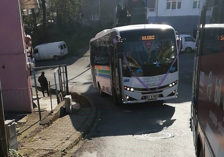 ÇALIŞTIĞI HALK OTOBÜSÜNÜ GELİN ARABASI YAPTI - 3