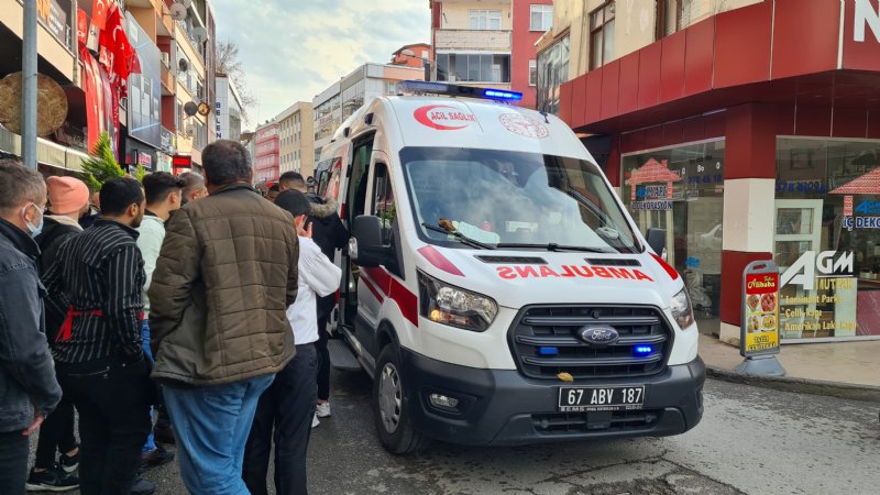 Ehliyetsiz kurye küçük çocuğa çarptı - 1