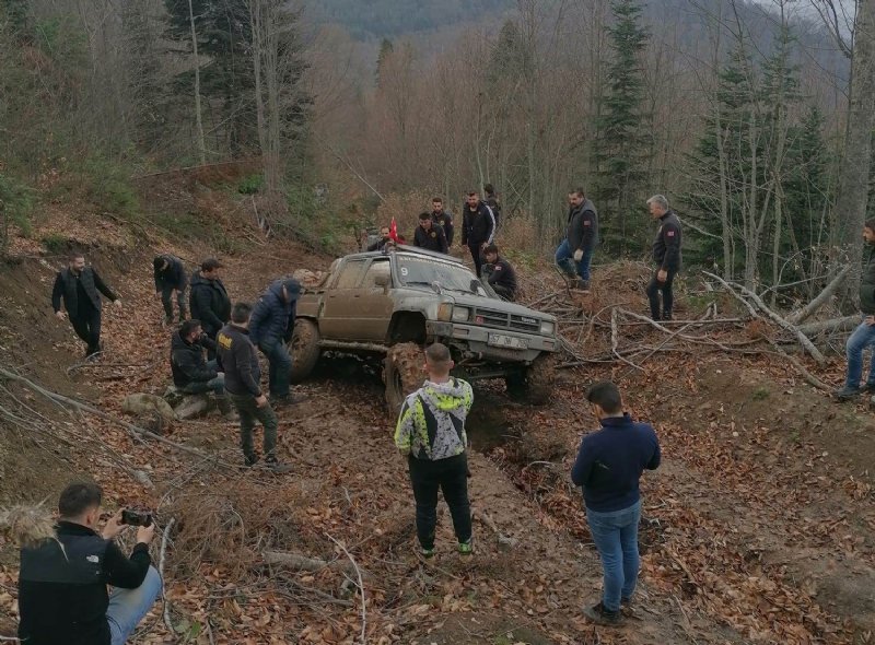 Ereğlili ve Alaplılı off-road tutkunlarından çetin zirve yarışı… 6 SAAT SÜRDÜ,2 ARAÇ ULAŞABİLDİ - 1