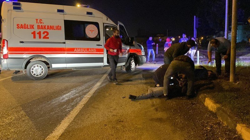 OTOMOBİLLE MOTOSİKLET ÇARPIŞTI - 1