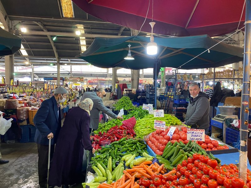 Pazarda fiyatlardan hem esnaf hem vatandaş memnun - 4