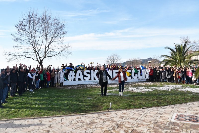 2022’ye GÜLE OYNAYA giriş videosu... POSBIYIKLAR VİDEODA ROL ALDI - 3