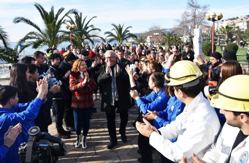 2022’ye GÜLE OYNAYA giriş videosu... POSBIYIKLAR VİDEODA ROL ALDI - 6