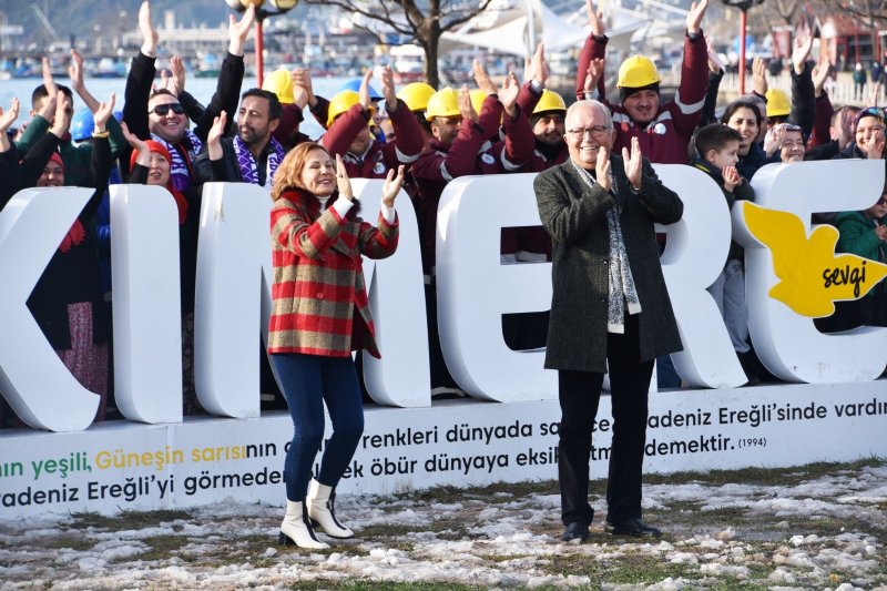 2022’ye GÜLE OYNAYA giriş videosu... POSBIYIKLAR VİDEODA ROL ALDI - 7