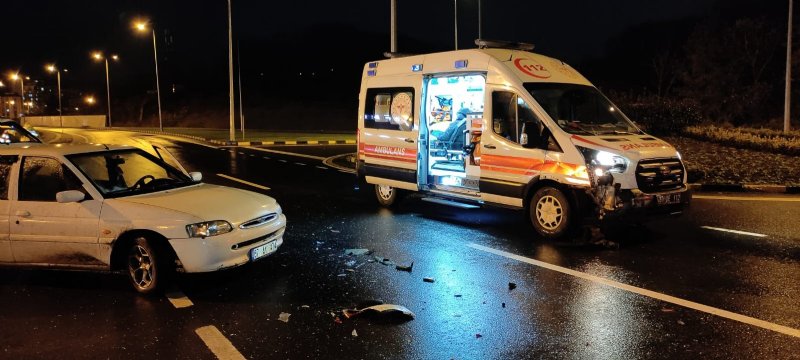 AMBULANSLA OTOMOBİL ÇARPIŞTI BİR KİŞİ YARALANDI - 3