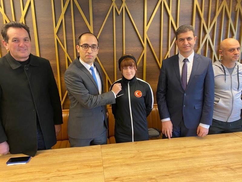BAŞARI ALTINLA ÖDÜLLENDİRİLDİ - 1