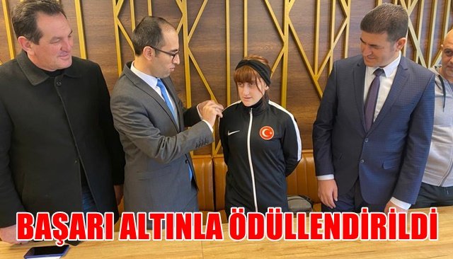 BAŞARI ALTINLA ÖDÜLLENDİRİLDİ