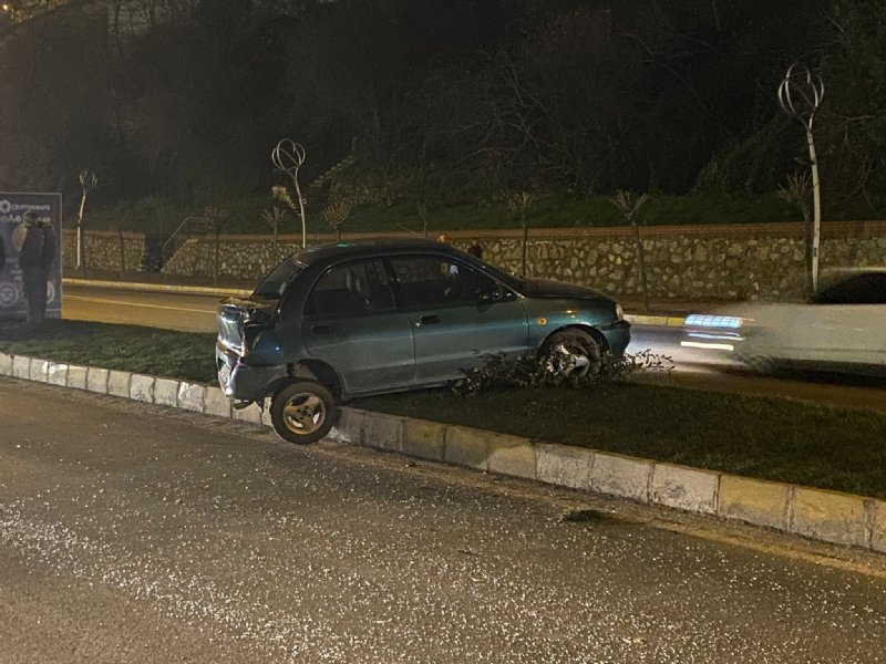 Beton mikseri otomobile çarptı: 1 yaralı - 2