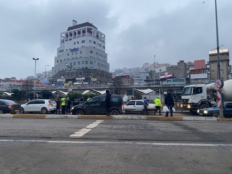  Beton mikseri otomobile çarptı - 2