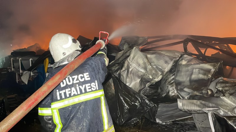 BÖLGE İLLERDEN GELEN İTFAİYE EKİPLERİ YANGINI GÜÇLÜKLE KONTROL ALTINA ALDI - 2