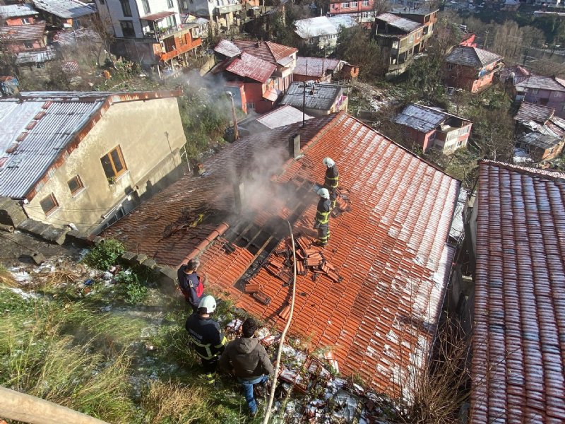 ÇATIDA ÇIKAN YANGIN PANİK YARATTI - 2