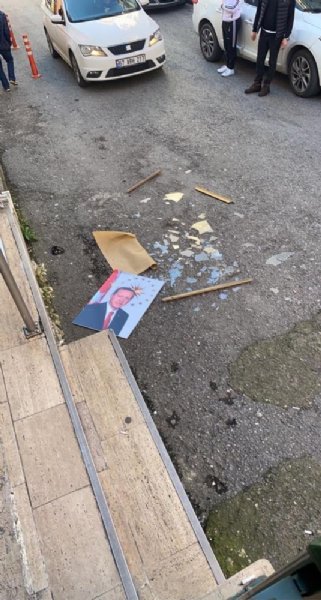  Cumhurbaşkanı Erdoğan’a hakaret edip fotoğrafını yere attı - 1