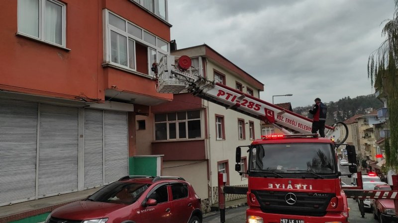 KENDİSİNDEN HABER ALINAMIYORDU... POLİS EVDE UYURKEN BULDU - 1