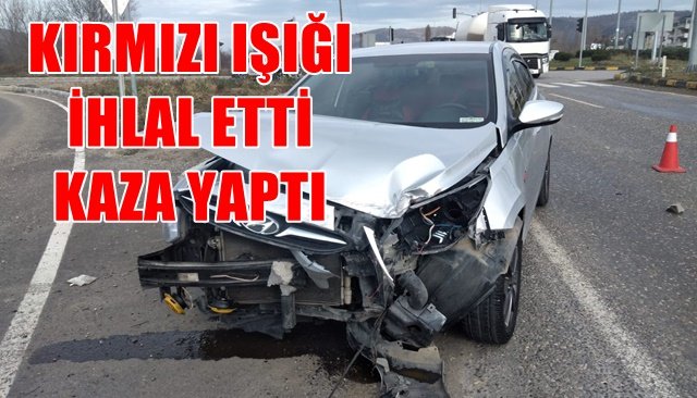 KIRMIZI IŞIĞI İHLAL ETTİ, KAZA YAPTI 