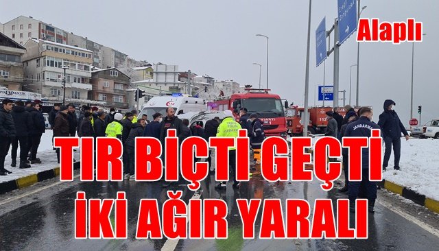 Kırmızı ışıkta geçen tır panelvan aracı biçti: 2 yaralı