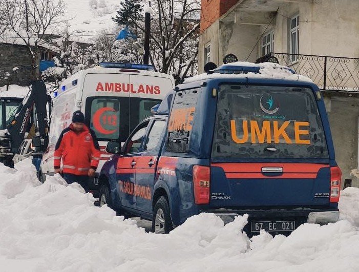 KOAH Hastasıydı…  Nefesi daraldı… Köyde mahsur kaldı… 5 SAATTE ULAŞILDI! - 1