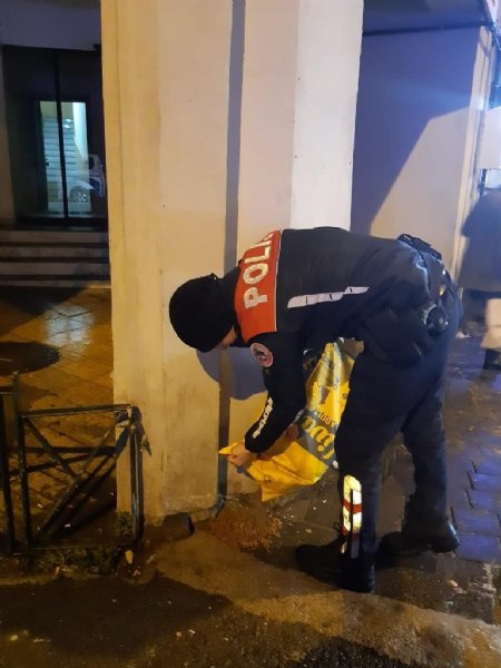 Polis ekipleri sokak hayvanlarını yalnız bırakmadı - 2