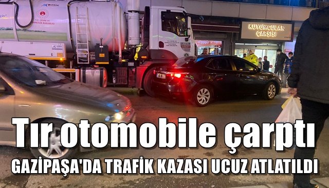 Tır otomobile çarptı