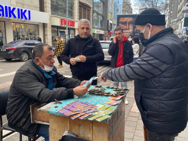 Yılbaşı piyango biletleri satışa çıktı - 2