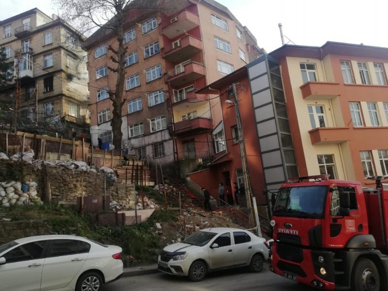 APARTMANDA ÇIKAN YANGIN BÜYÜMEDEN SÖNDÜRÜLDÜ - 3