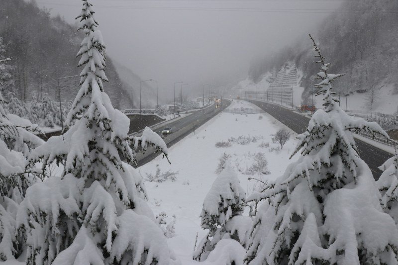 BOLU DAĞI’NDA KAR ETKİSİNİ ARTIRDI - 1