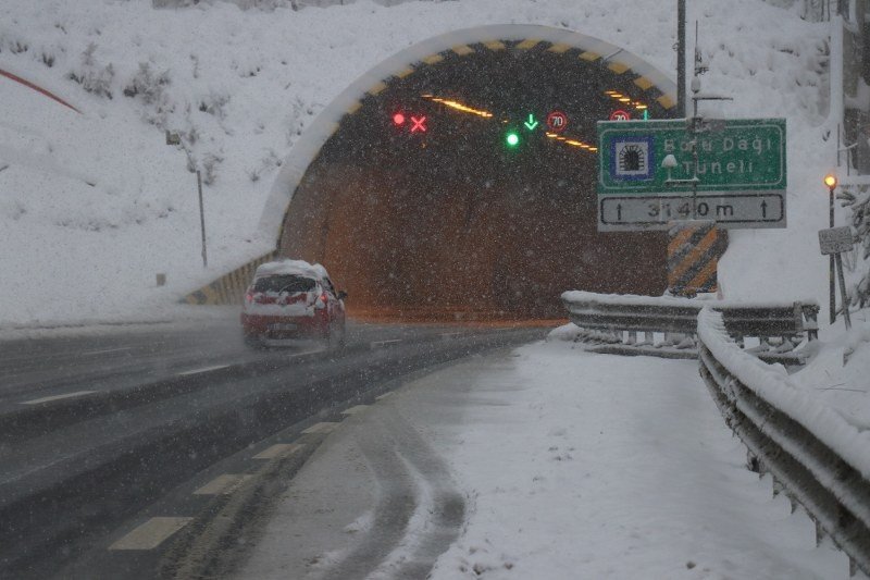 BOLU DAĞI’NDA KAR ETKİSİNİ ARTIRDI - 3