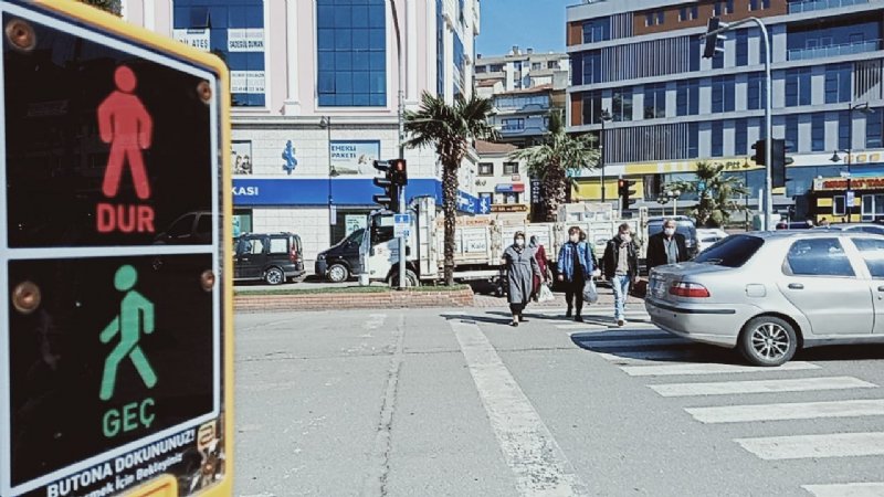 KIRMIZI IŞIĞA RAĞMEN GEÇMEKTE ISRAR EDİYORLAR - 2