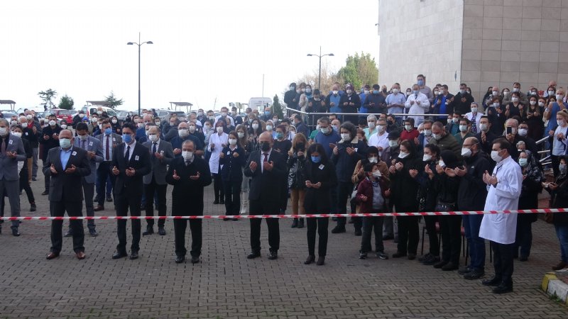  Koronavirüsten hayatını kaybeden fizyoterapist gözyaşlarıyla uğurlandı - 5