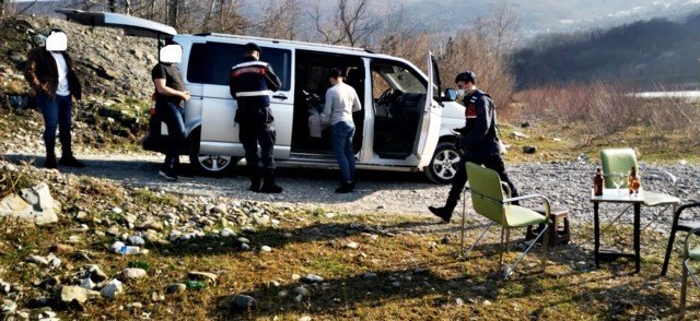 Maske yok… Sosyal mesafe yok… Kısıtlama var… Alkol bile var… - 2