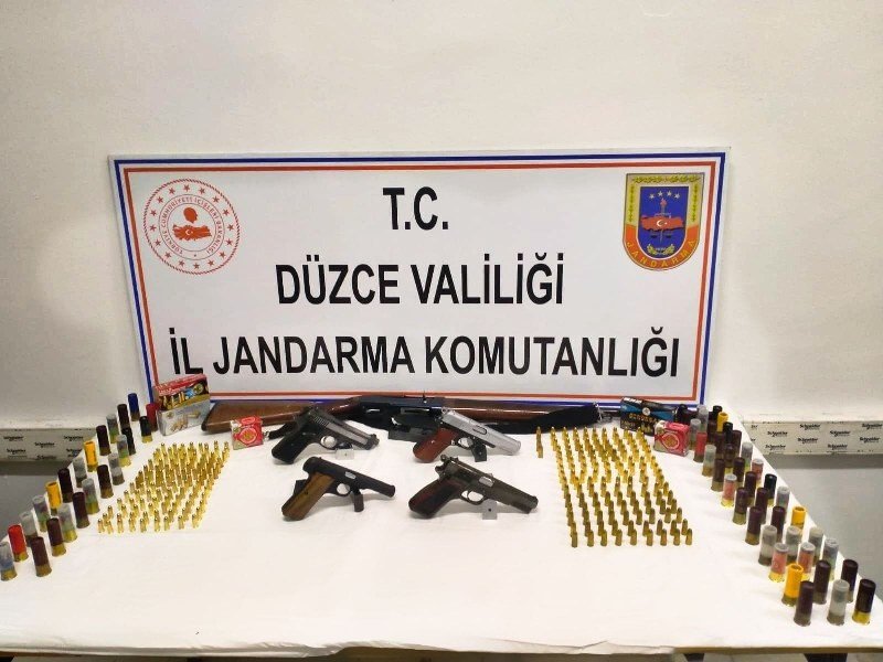 SİLAHLARI BOMBA ARAMA KÖPEĞİ BULDU  - 2