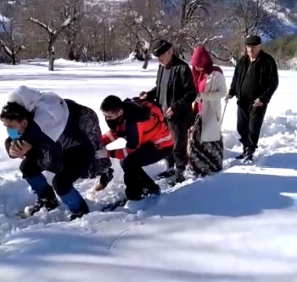 SIRTLARINDA METRELERCE TAŞIDILAR - 1
