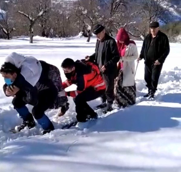 SIRTLARINDA METRELERCE TAŞIDILAR  - 1