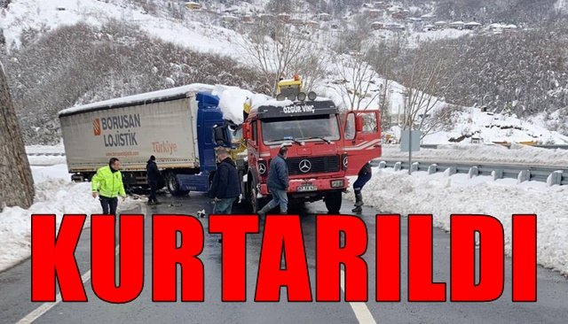 SU KANALINA DÜŞEN TIR KURTARILDI