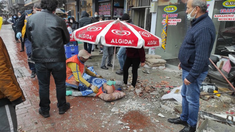 Balkondan düşen inşaat işçisi ağır yaralandı - 3