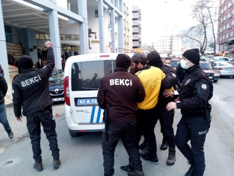 BENZİN DÖKÜP KENDİNİ YAKMAYA KALKTI! - 3