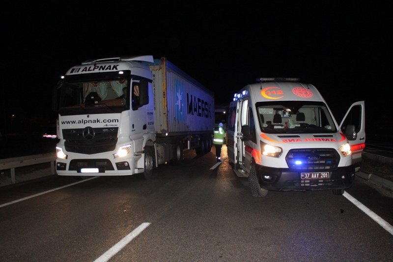 İKİ YOLCU OTOBÜSÜ ÇARPIŞTI: 7 YARALI - 3