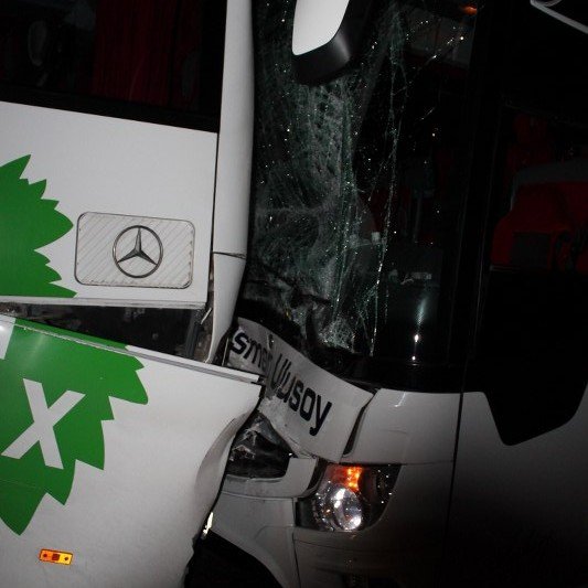 İKİ YOLCU OTOBÜSÜ ÇARPIŞTI: 7 YARALI - 4
