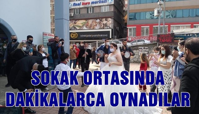 SOKAK ORTASINDA DAKİKALARCA OYNADILAR